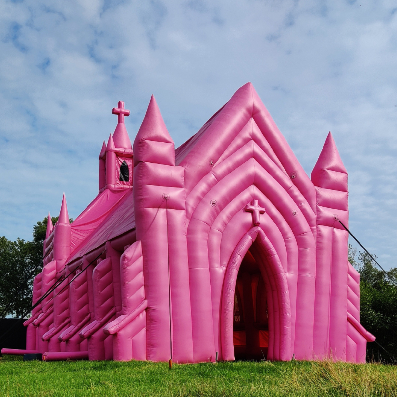Roze Opblaasbare Kerk 2 Roze Opblaasbare Kerk - Afbeelding 2