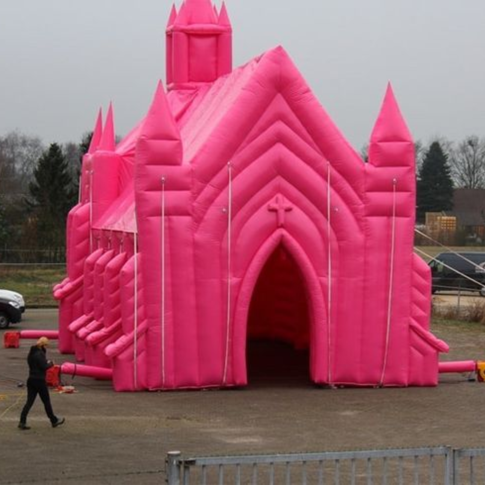 Roze Opblaasbare Kerk 3 Roze Opblaasbare Kerk - Afbeelding 3